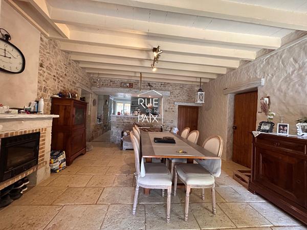 79400 AZAY LE BRULE Ancien corps de ferme en pierre - Azay-Le-Brûlé