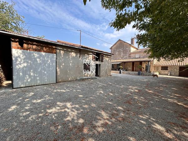79400 AZAY LE BRULE Ancien corps de ferme en pierre - Azay-Le-Brûlé