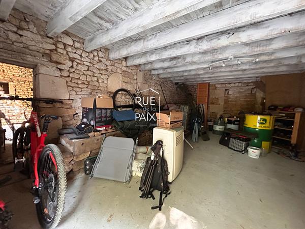 79400 AZAY LE BRULE Ancien corps de ferme en pierre - Azay-Le-Brûlé