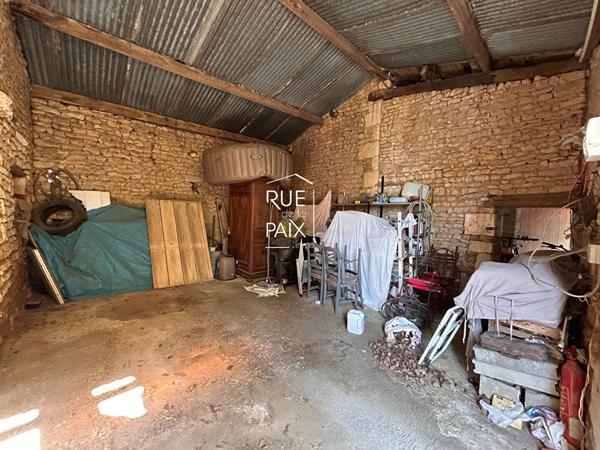 79400 AZAY LE BRULE Ancien corps de ferme en pierre - Azay-Le-Brûlé