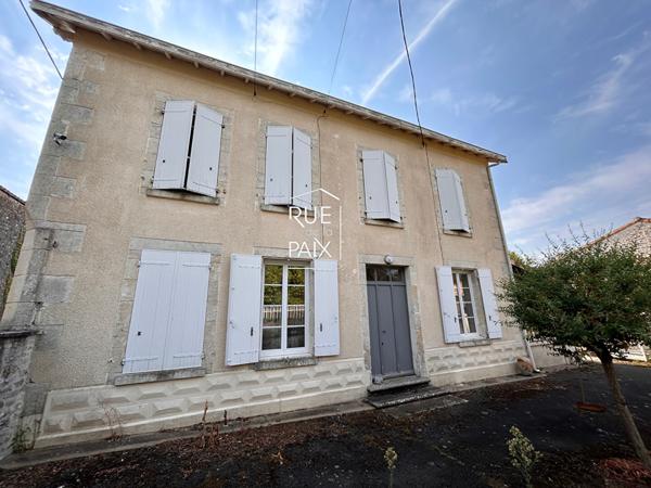 79400 AZAY LE BRULE Ancien corps de ferme en pierre - Azay-Le-Brûlé