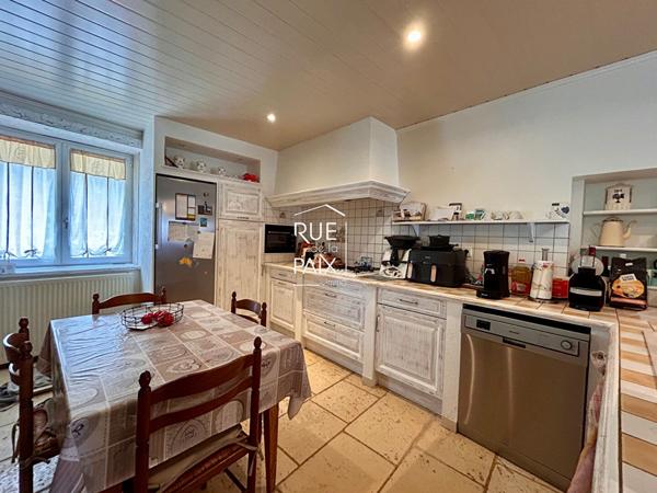 79400 AZAY LE BRULE Ancien corps de ferme en pierre - Azay-Le-Brûlé