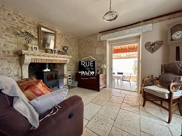 79400 AZAY LE BRULE Ancien corps de ferme en pierre - Azay-Le-Brûlé