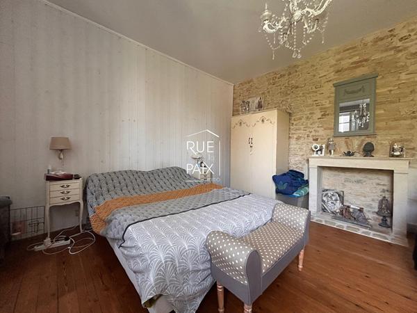 79400 AZAY LE BRULE Ancien corps de ferme en pierre - Azay-Le-Brûlé