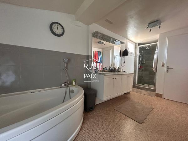 79400 AZAY LE BRULE Ancien corps de ferme en pierre - Azay-Le-Brûlé