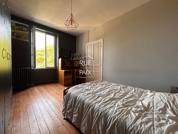 79400 AZAY LE BRULE Ancien corps de ferme en pierre - Azay-Le-Brûlé