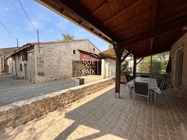 79400 AZAY LE BRULE Ancien corps de ferme en pierre - Azay-Le-Brûlé