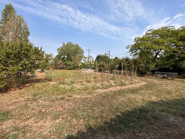 79400 AZAY LE BRULE Ancien corps de ferme en pierre - Azay-Le-Brûlé