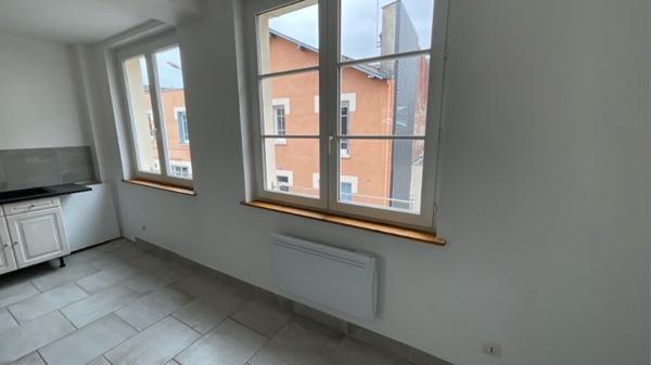 APPARTEMENT - 1ER ETAGE - LISIEUX - DISPONIBLE IMMEDIATEMENT