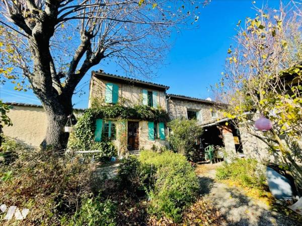 Maison ancienne pleine de charme avec dépendances et terrain