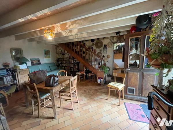 Maison ancienne pleine de charme avec dépendances et terrain