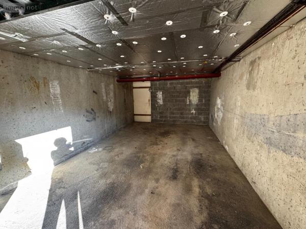 Garage - Parking à louer à Dole dans le Jura (39100), ref : 39033-L547