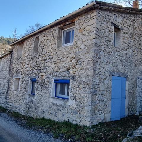 Maison en pierre à EOURRES (05300)