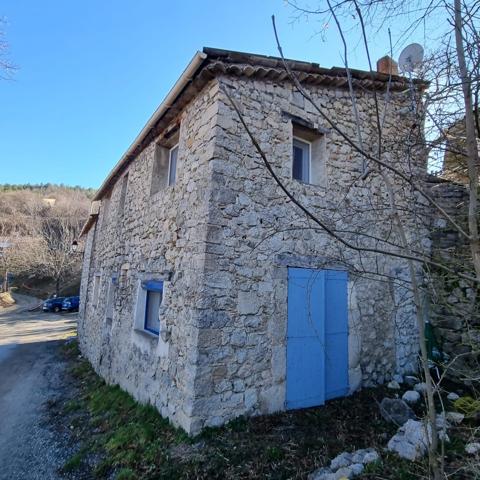 Maison en pierre à EOURRES (05300)