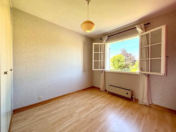 Villa sur sous-sol 3 chambres, volumes conséquents dans un lotissement calme à 20mn de Lons le Saunier