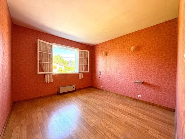 Villa sur sous-sol 3 chambres, volumes conséquents dans un lotissement calme à 20mn de Lons le Saunier