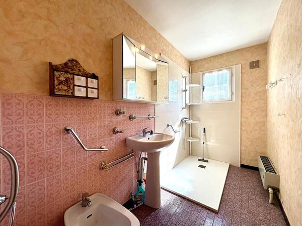 Villa sur sous-sol 3 chambres, volumes conséquents dans un lotissement calme à 20mn de Lons le Saunier