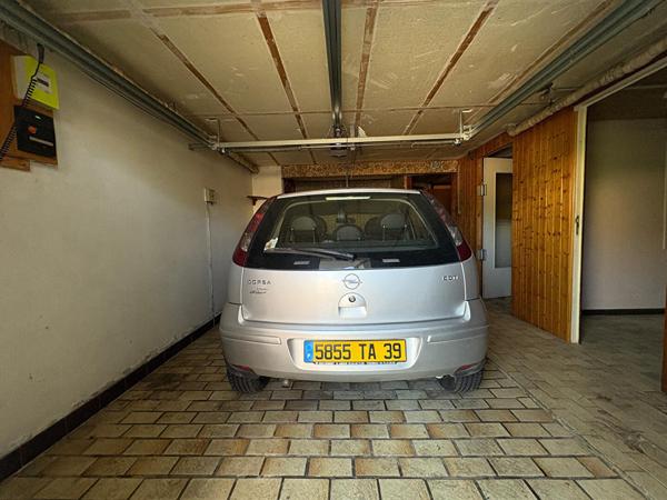 Villa sur sous-sol 3 chambres, volumes conséquents dans un lotissement calme à 20mn de Lons le Saunier