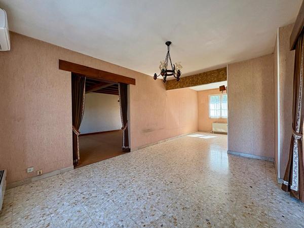 Villa sur sous-sol 3 chambres, volumes conséquents dans un lotissement calme à 20mn de Lons le Saunier