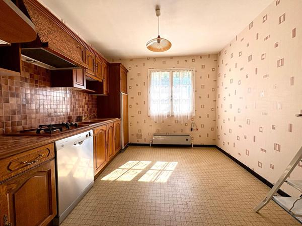 Villa sur sous-sol 3 chambres, volumes conséquents dans un lotissement calme à 20mn de Lons le Saunier