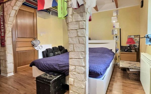 Maison à vendre    3 pièces •  Fontenay-le-Vicomte