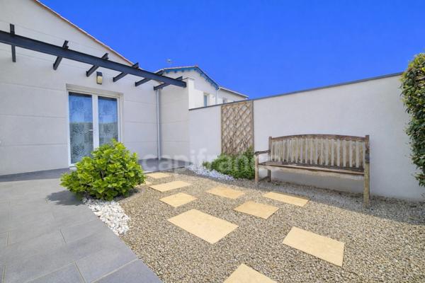 Maison de plain pied à vendre 5 pièces SAINT GEORGES DE DIDONNE (17) - Piscine - Garage