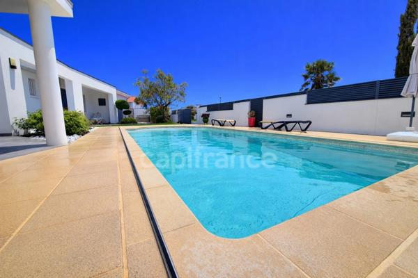 Maison de plain pied à vendre 5 pièces SAINT GEORGES DE DIDONNE (17) - Piscine - Garage