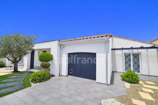 Maison de plain pied à vendre 5 pièces SAINT GEORGES DE DIDONNE (17) - Piscine - Garage