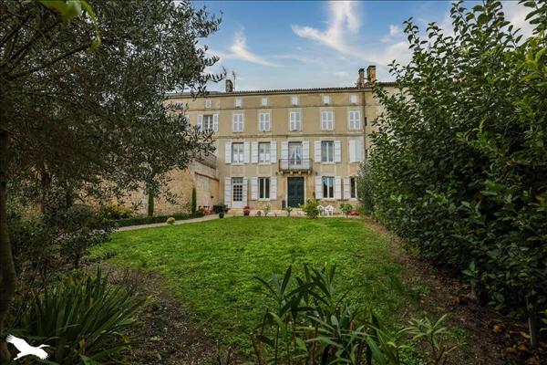 Maison à vendre |  Barbezieux-Saint-Hilaire |  13 pièces | 345 m²