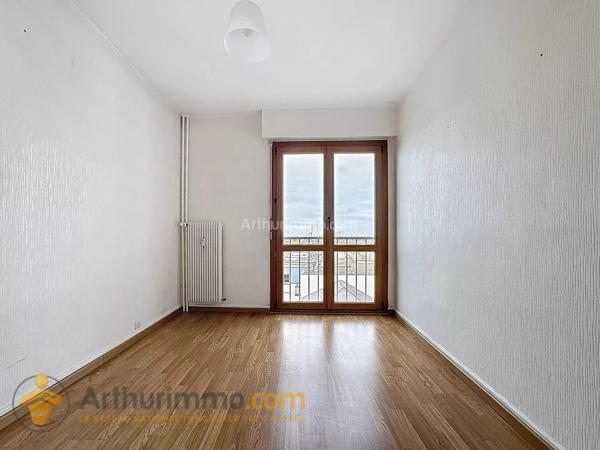 Vente                                                      Appartement
                        
                     4 pièces                      88 m2                     à Reims