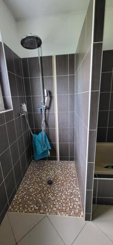 Magnifique maison à Boron avec grand terrain clos