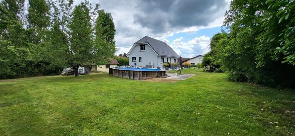 Magnifique maison à Boron avec grand terrain clos