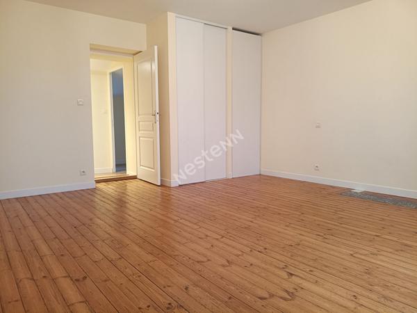 Maison dans le bourg de la Chaussaire