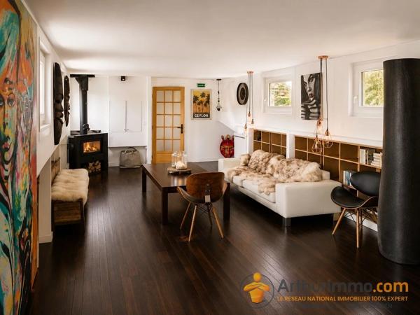 Vente                                                      Péniche
                        
                                         180 m2                     à Suresnes