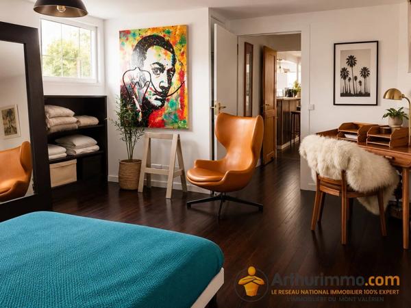 Vente                                                      Péniche
                        
                                         180 m2                     à Suresnes