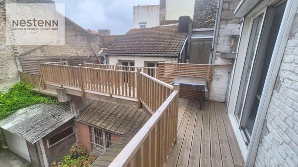 Immeuble centre de Calais composé d'un local commercial "loué "et d'un appartement T 6 de 220 m2 avec terrasse