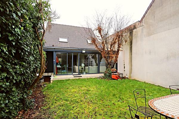 Maison Nanterre 5 pièce(s) 132 m2 €926 980 ** - Référence 15206