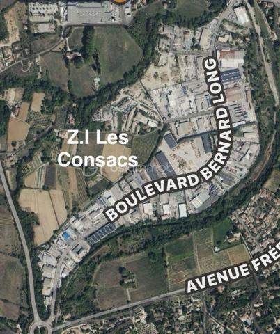 Local d activites de 3 079 m²