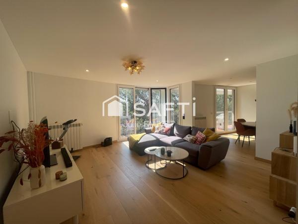 A pied commerces, écoles et transports