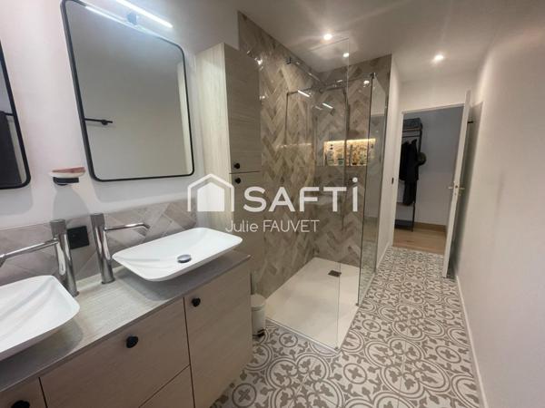 A pied commerces, écoles et transports