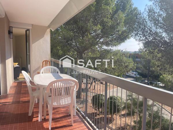 A pied commerces, écoles et transports