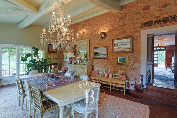 Gonfaron, Propriété 15 Chambres -  1 100 m² à vendre