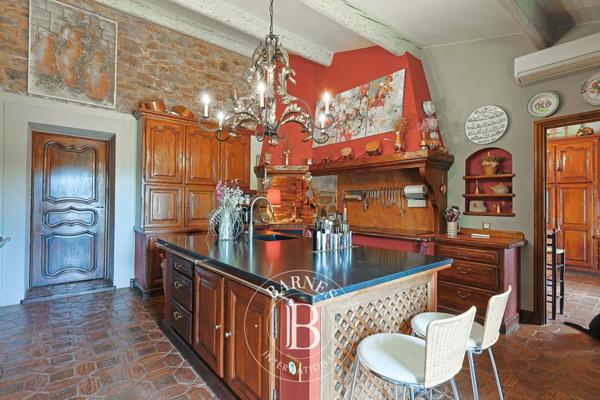Gonfaron, Propriété 15 Chambres -  1 100 m² à vendre