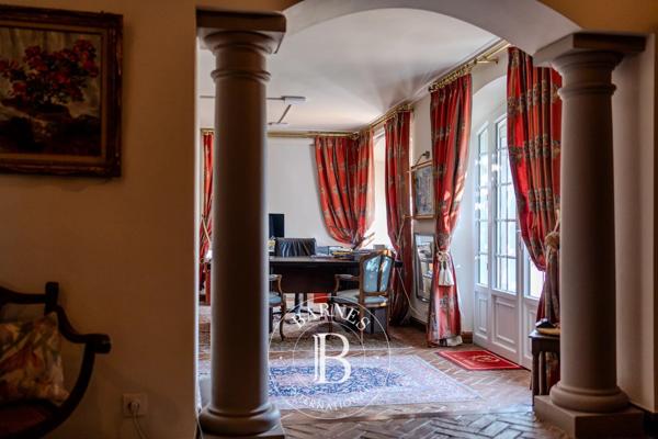 Gonfaron, Propriété 15 Chambres -  1 100 m² à vendre