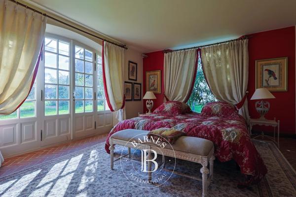 Gonfaron, Propriété 15 Chambres -  1 100 m² à vendre