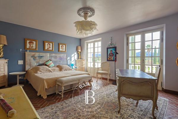Gonfaron, Propriété 15 Chambres -  1 100 m² à vendre