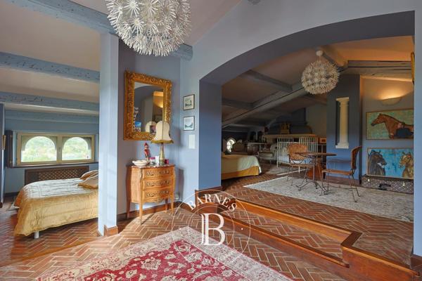 Gonfaron, Propriété 15 Chambres -  1 100 m² à vendre
