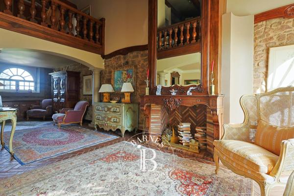 Gonfaron, Propriété 15 Chambres -  1 100 m² à vendre