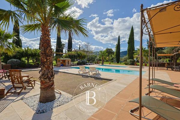 Gonfaron, Propriété 15 Chambres -  1 100 m² à vendre