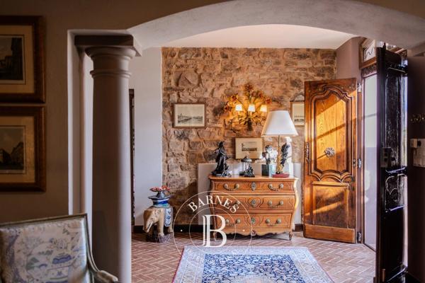 Gonfaron, Propriété 15 Chambres -  1 100 m² à vendre